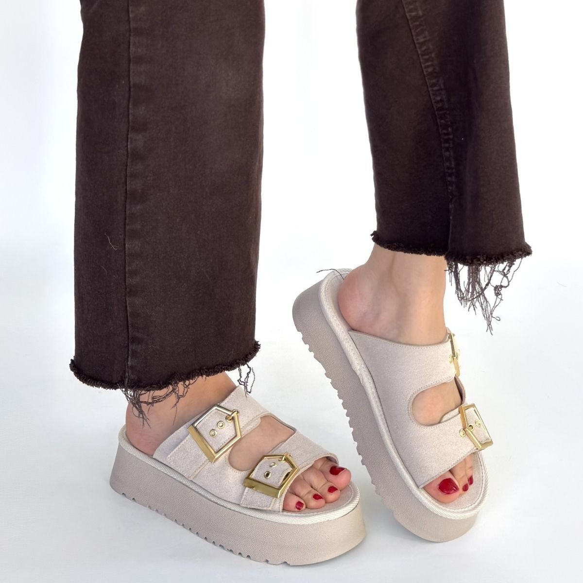 Coer Bej Süet Çift Tokalı Terlik - Lisinya