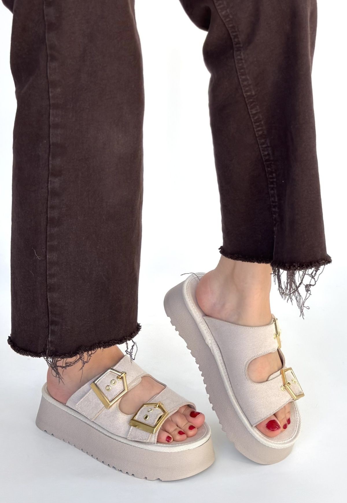 Coer Bej Süet Çift Tokalı Terlik - Lisinya