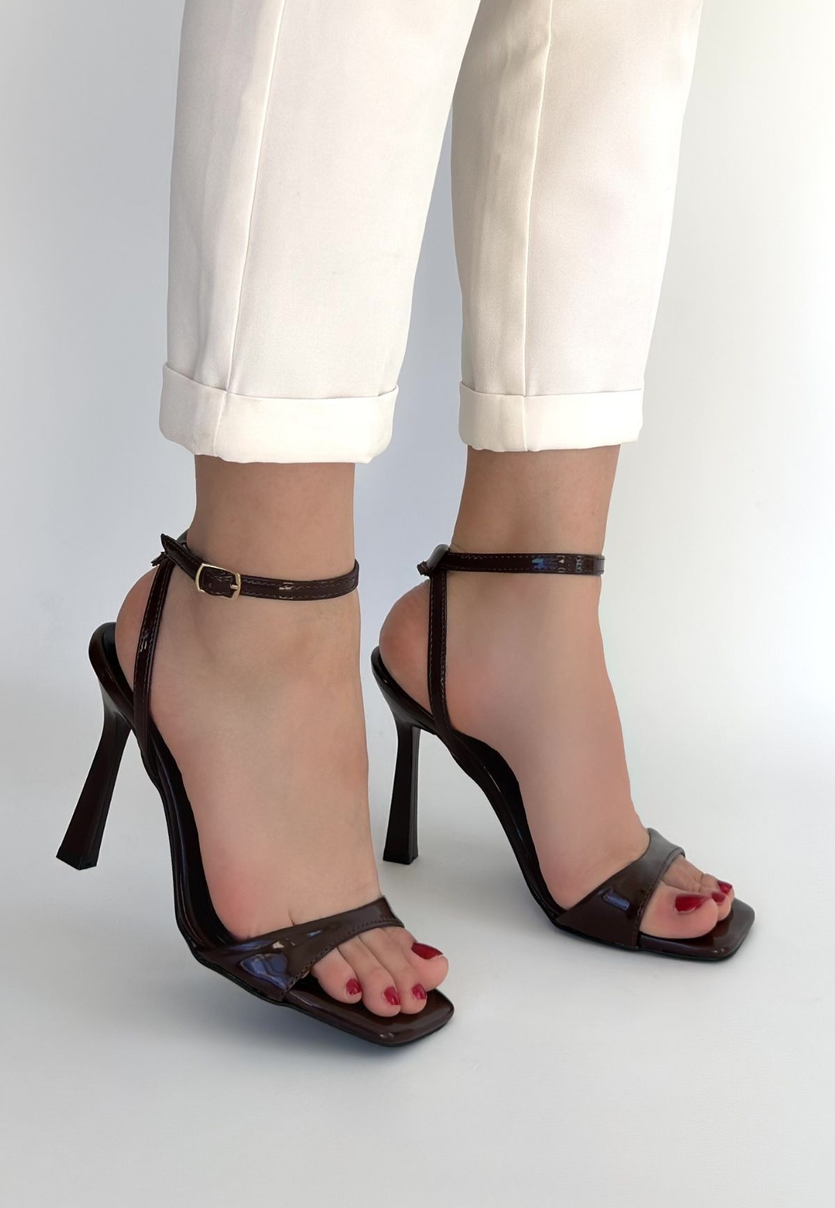 Jowin Kahverengi Rugan Topuklu Bilekten Kemerli Ayakkabı - Lisinya