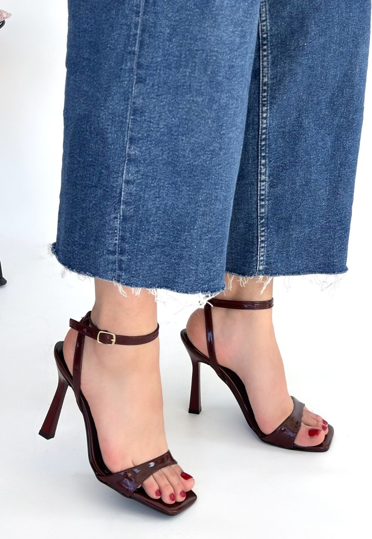 Jowin Bordo Rugan Topuklu Bilekten Kemerli Ayakkabı - Lisinya