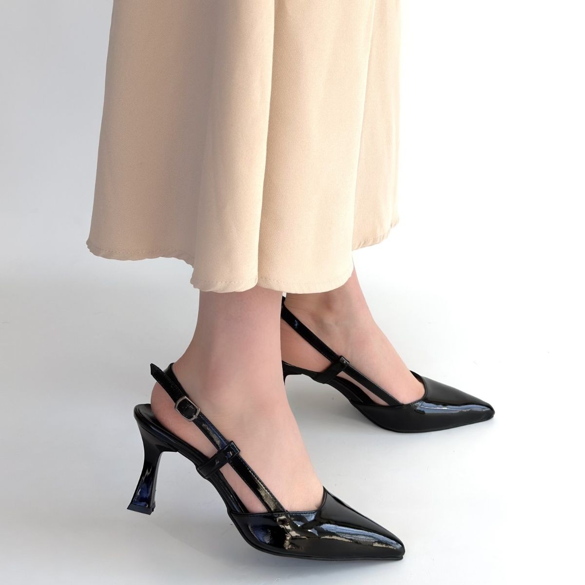 Hoost Siyah Rugan Topuklu Ayakkabı - Lisinya Hoost Siyah Rugan Topuklu Ayakkabı - Lisinya