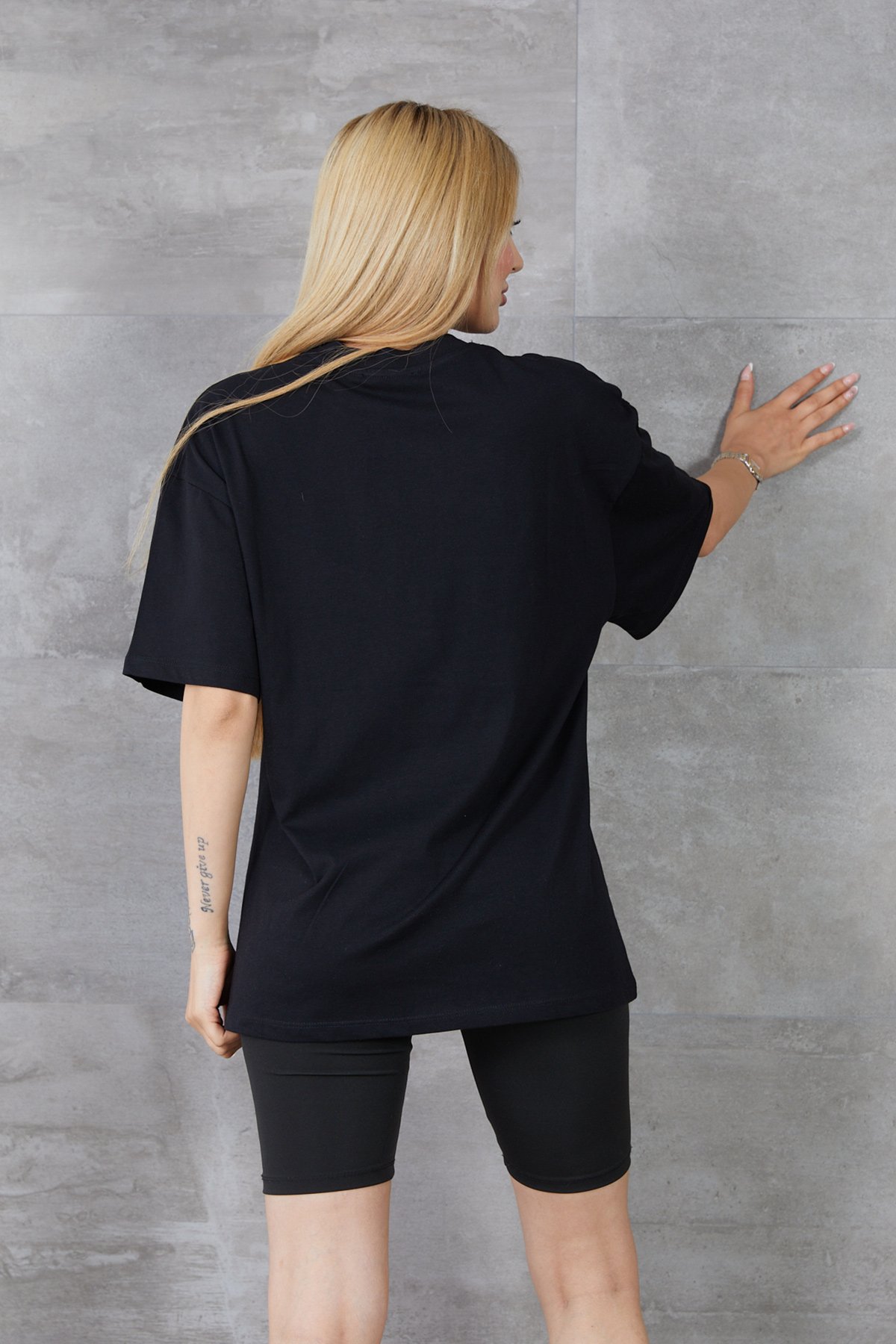 Kadın Silüet Baskılı Bisiklet Yaka Oversize T-shirt - Lisinya