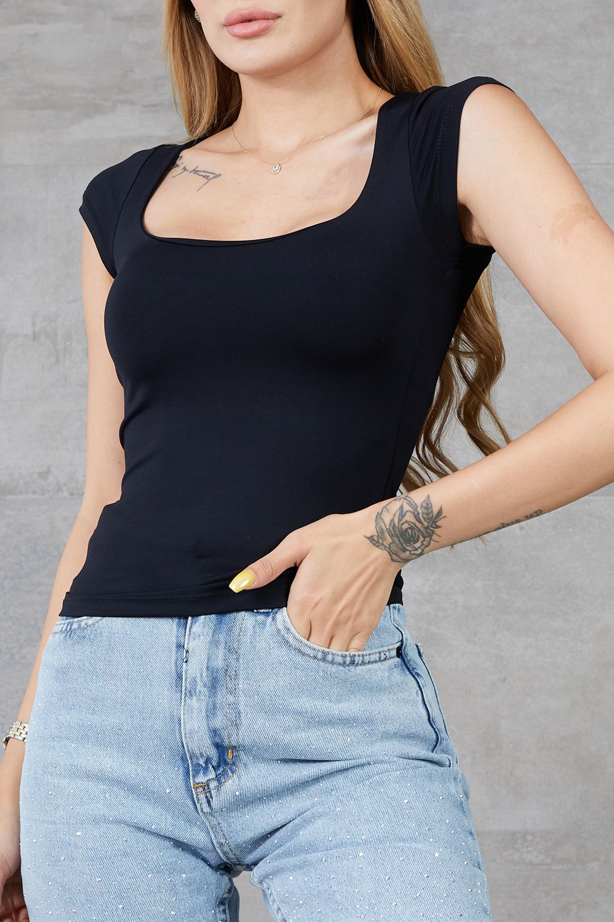 Kadın U Yaka Kısa Kol Likralı Body - Lisinya