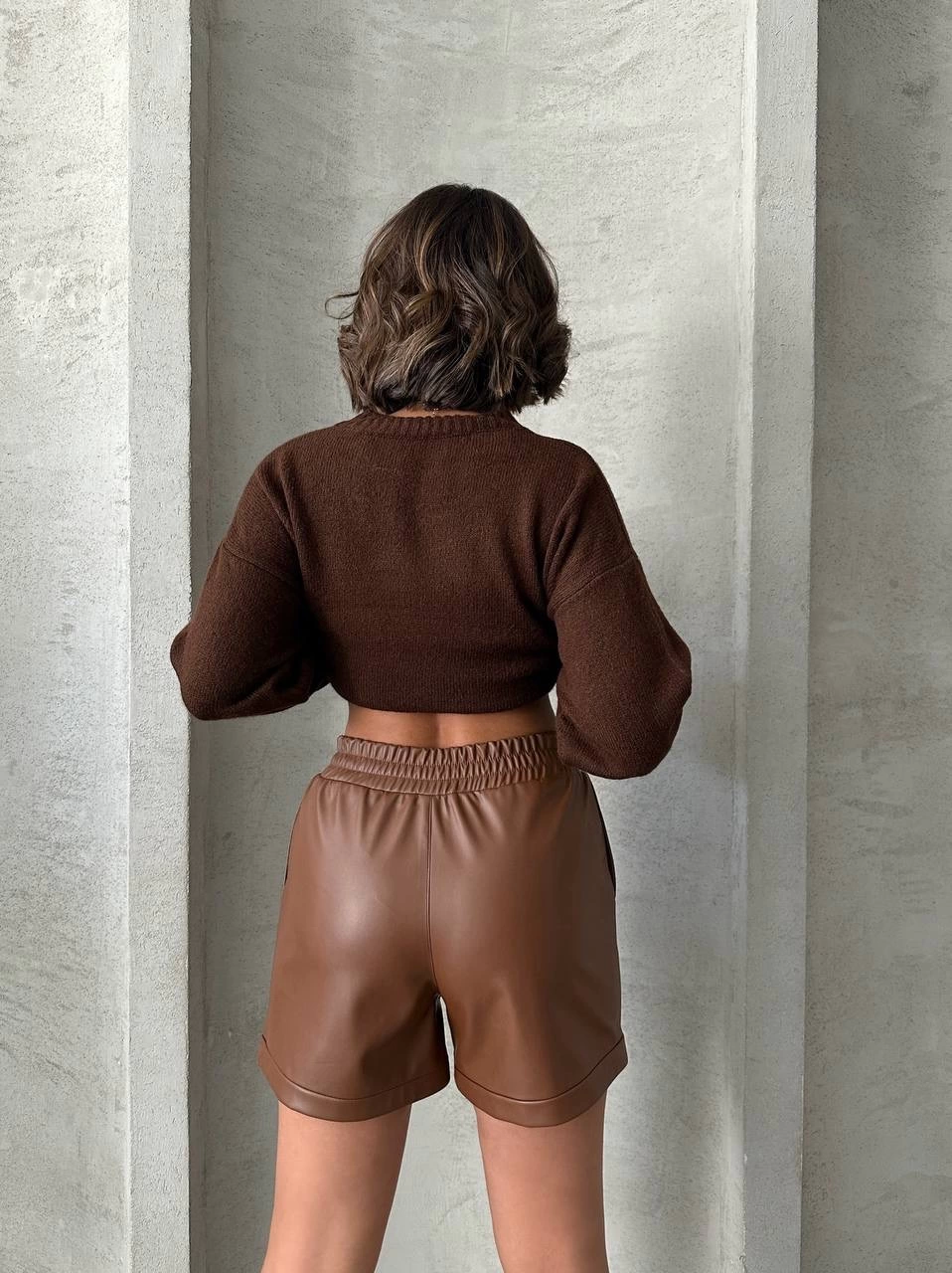 Beli lastikli çıtçıtlı deri şort kahve w241007 - Lisinya