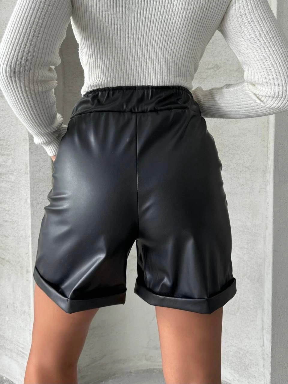 Beli lastikli duble paça deri şort siyah w24755 - Lisinya