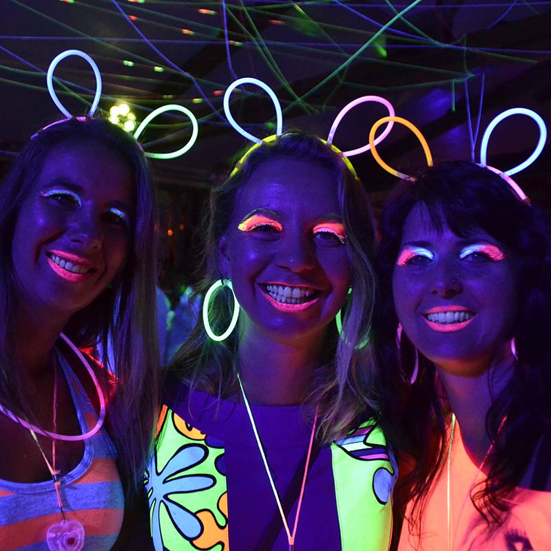 Glow Taç Fosforlu Taç Karışık Renk 12 Adet Glow Taç Fosforlu Taç Karışık Renk 12 Adet (Lisinya)