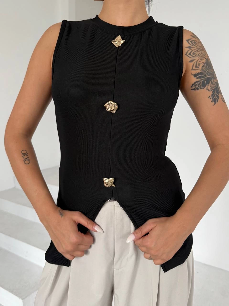 Kadın siyah bisiklet yaka gold düğmeli ottoman bluz s2310 - Lisinya Kadın siyah bisiklet yaka gold düğmeli ottoman bluz s2310 - Lisinya