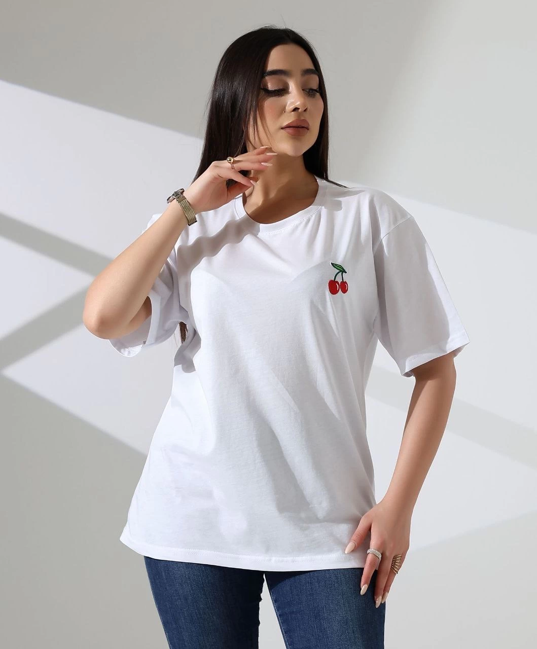Kiraz işlemeli tişört - Lisinya