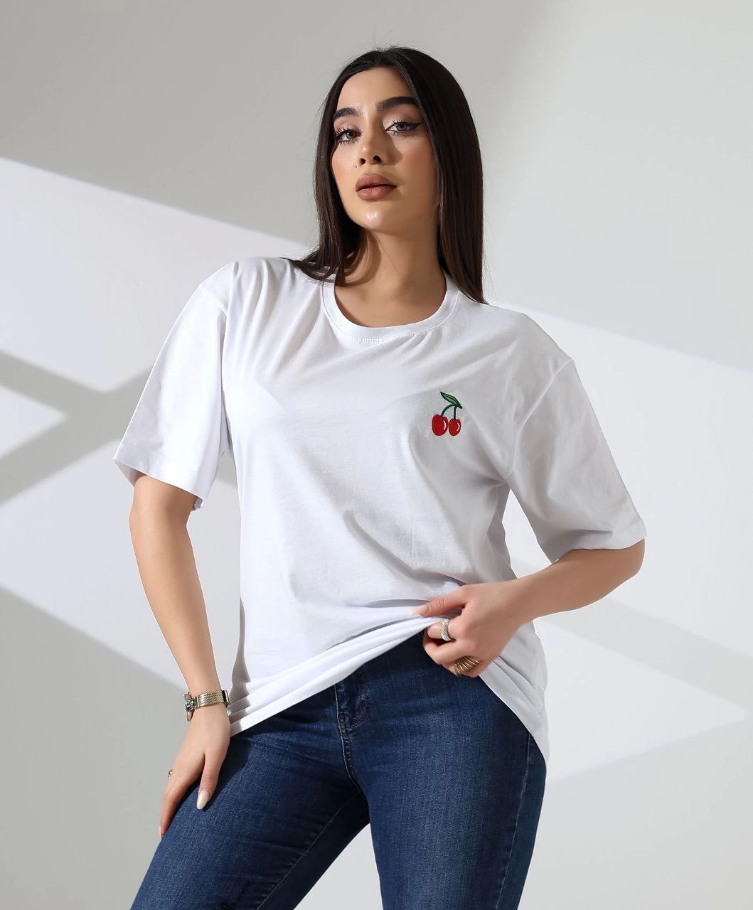 Kiraz işlemeli tişört - Lisinya