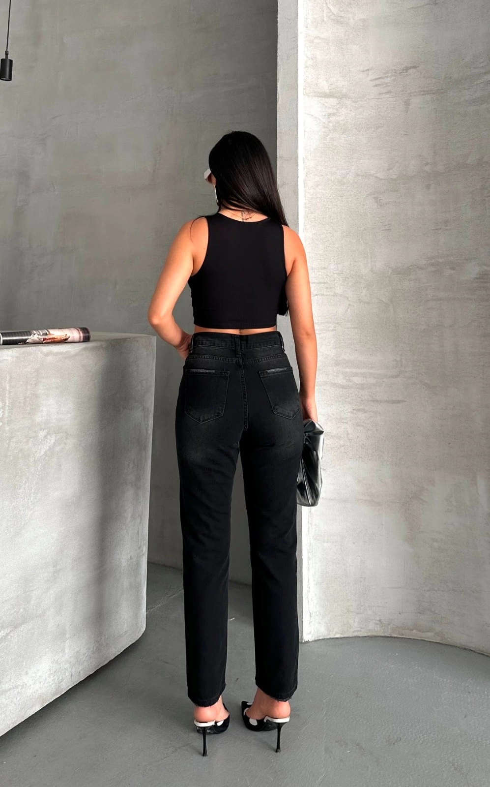 Mom fit enzim bıyıklı taş yıkama jeans pantolon siyah d2006 - Lisinya