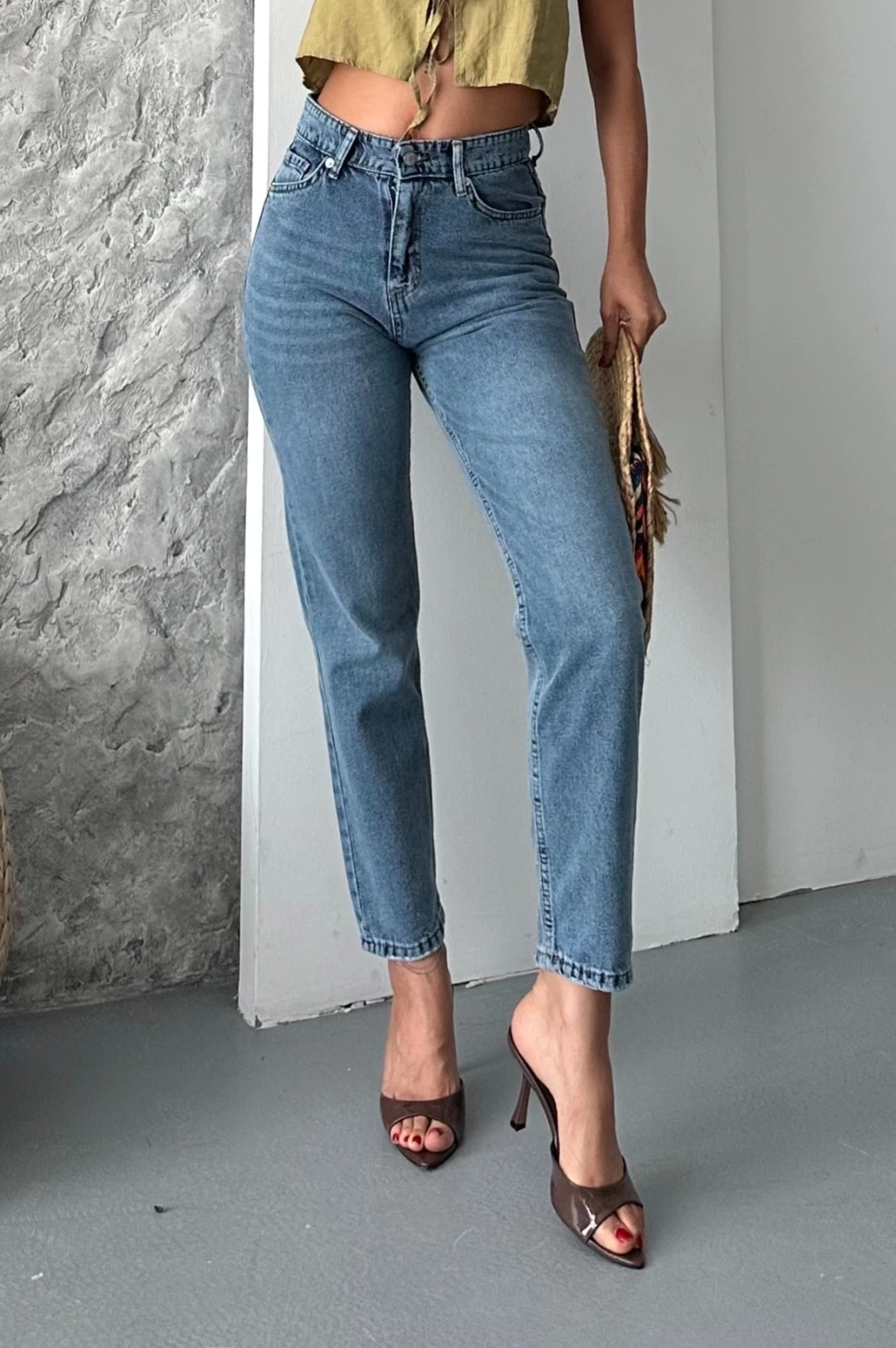 Mom fit kar yıkama bıyık detaylı jeans pantolon d2006 - Lisinya