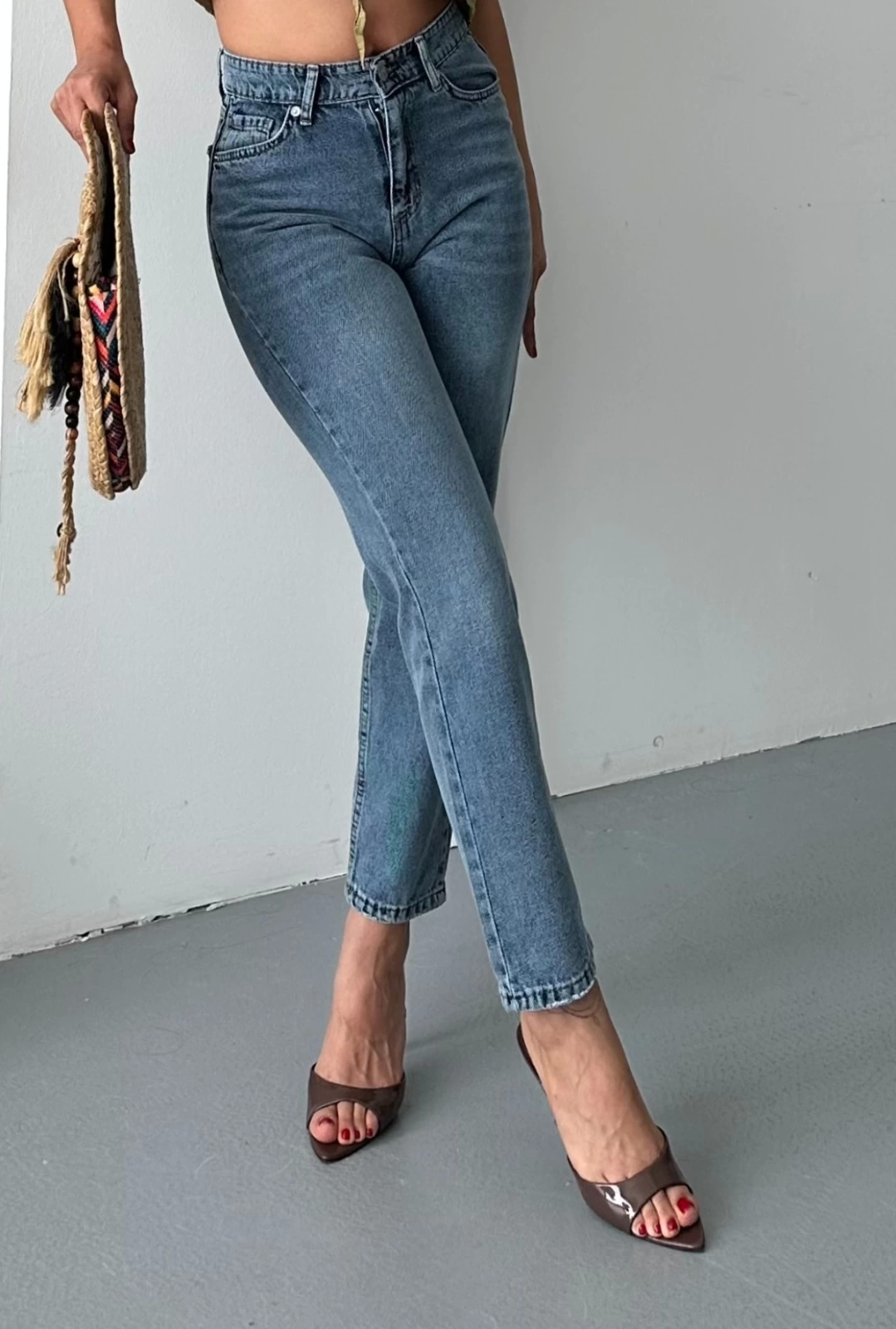 Mom fit kar yıkama bıyık detaylı jeans pantolon d2006 - Lisinya