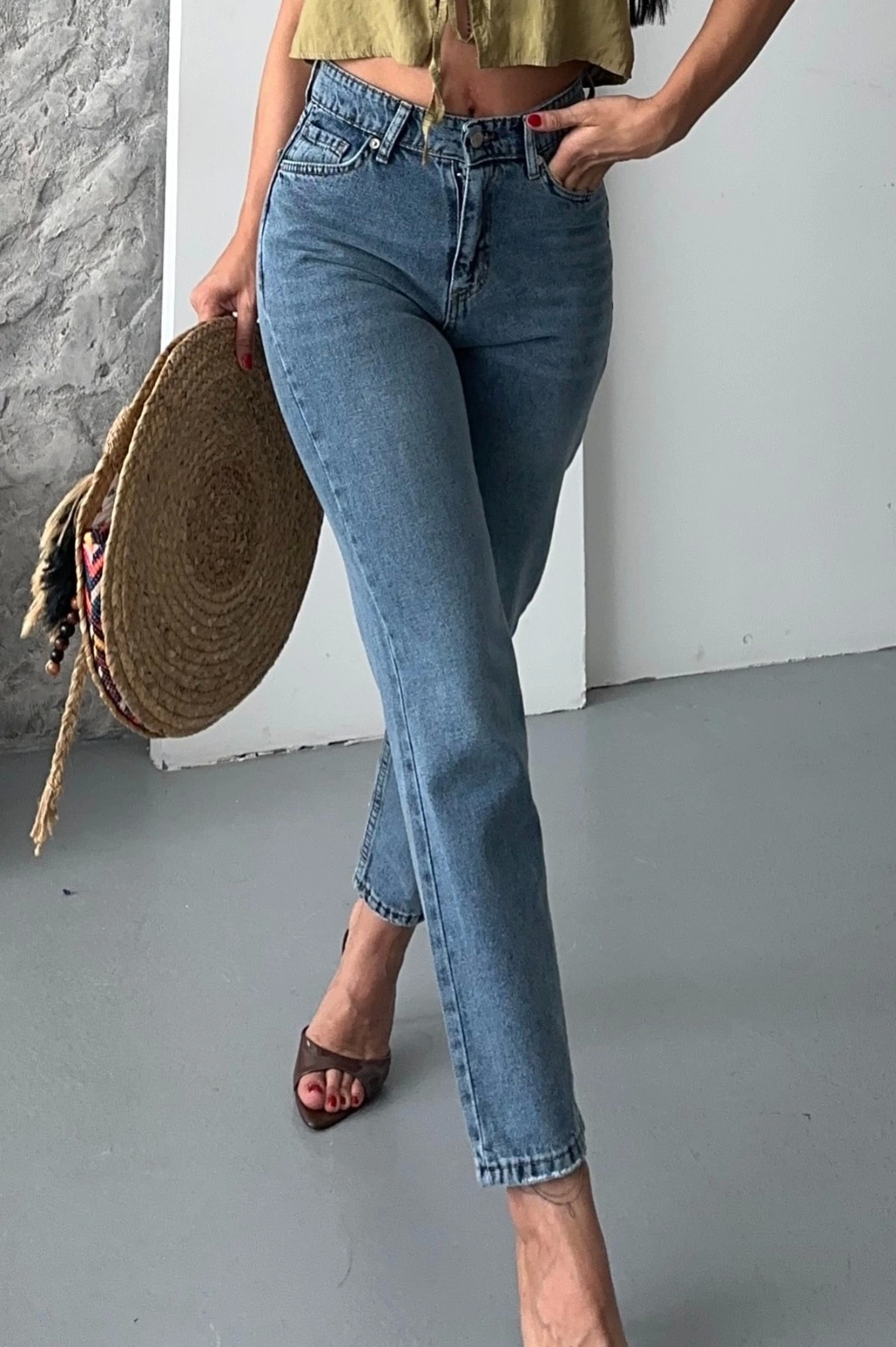 Mom fit kar yıkama bıyık detaylı jeans pantolon d2006 - Lisinya