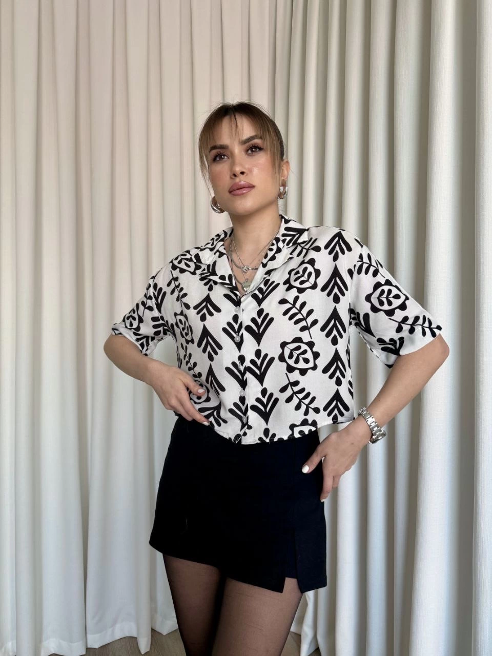 Siyah beyaz baskılı crop gömlek - Lisinya