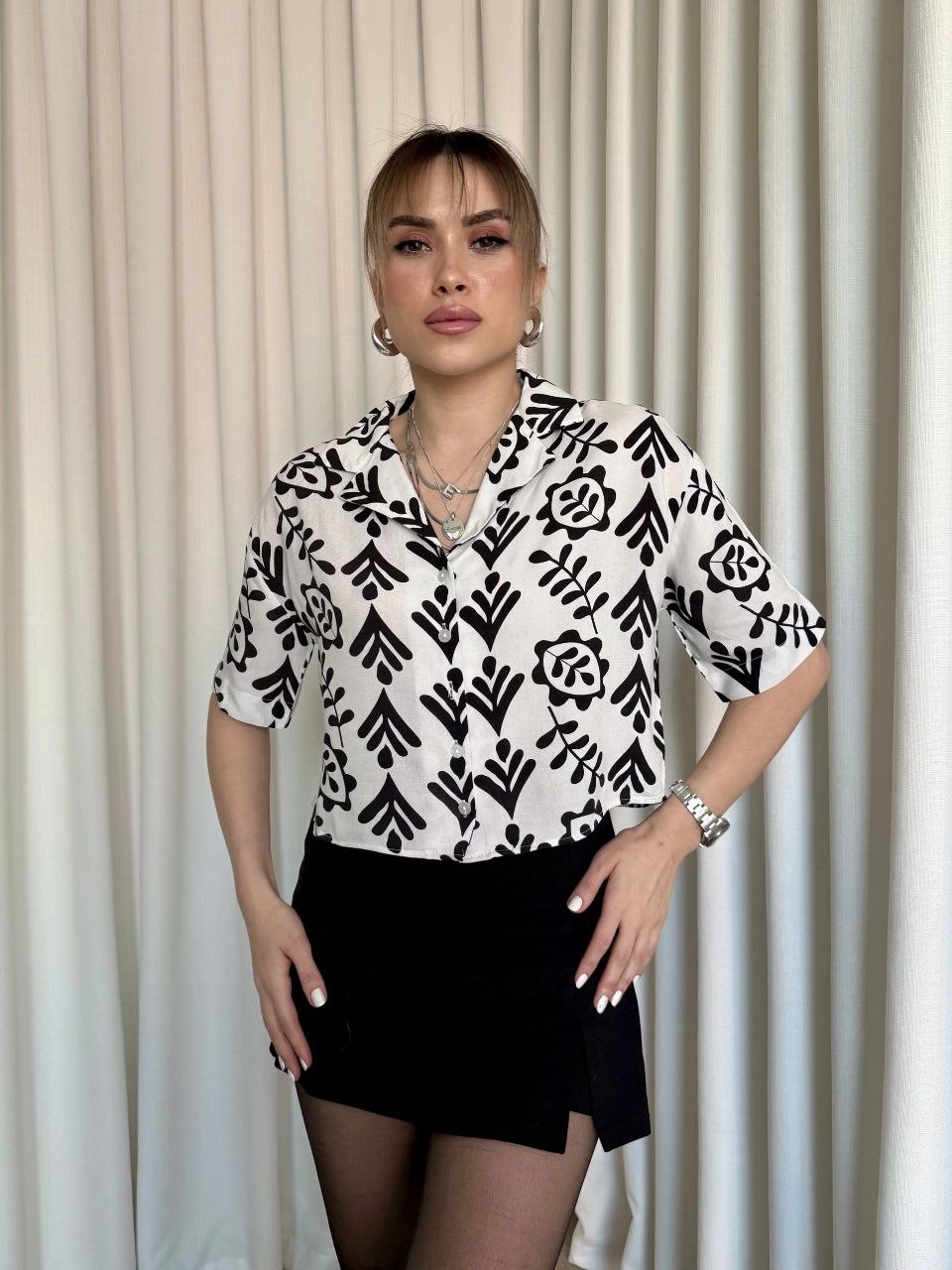 Siyah beyaz baskılı crop gömlek - Lisinya