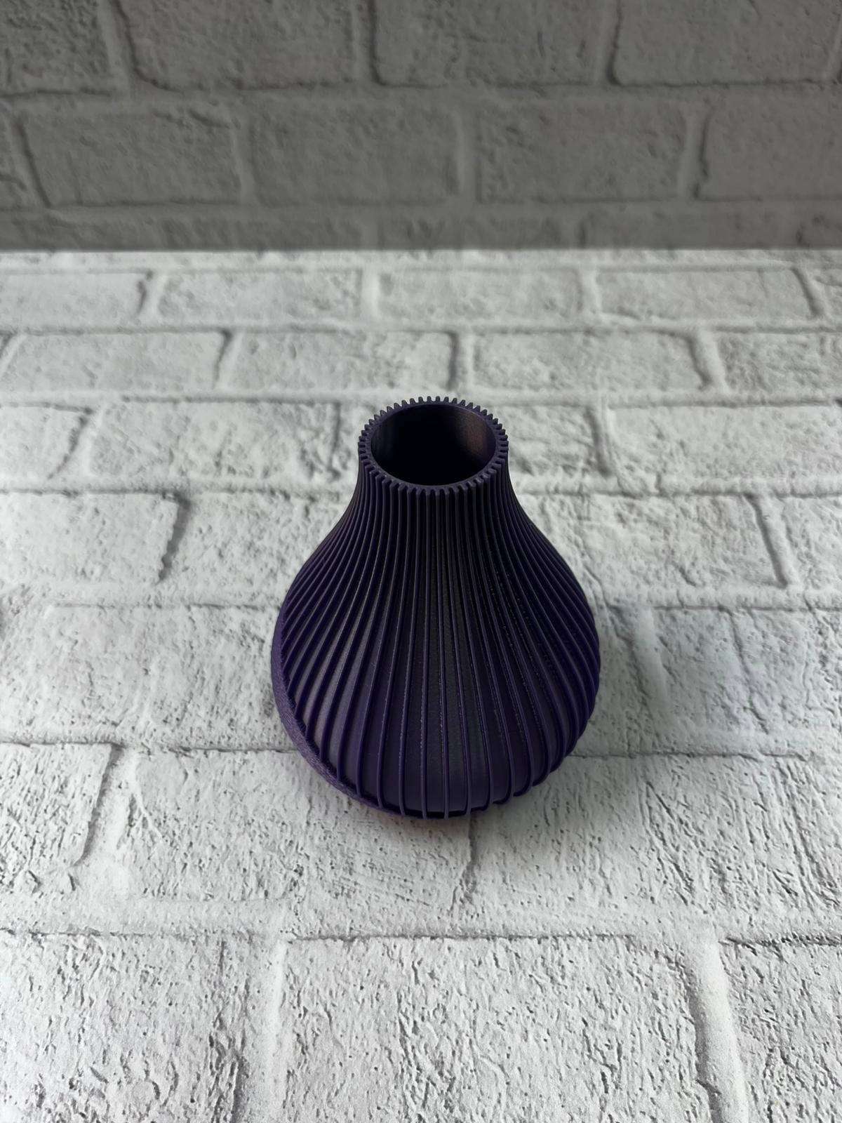 11 Cm Mor Minimal Çizgili Vazo Masa Üstü Şık Dekor Objesi ( Lisinya ) 11 Cm Mor Minimal Çizgili Vazo Masa Üstü Şık Dekor Objesi ( Lisinya )