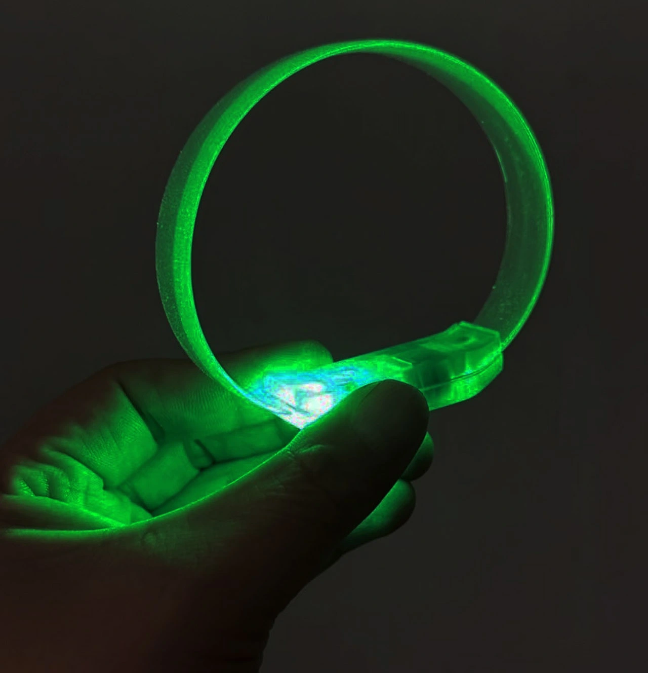 3 Modlu Pilli Led Işıklı Esnek Parti Bilekliği Yeşil ( Lisinya ) 3 Modlu Pilli Led Işıklı Esnek Parti Bilekliği Yeşil ( Lisinya )