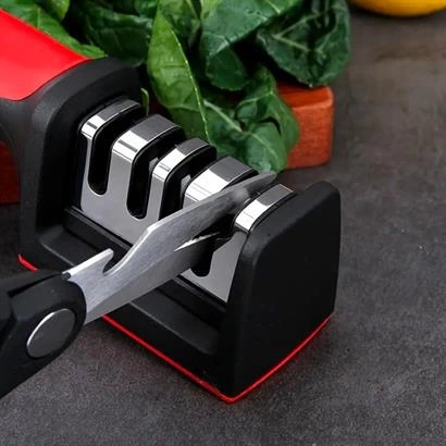 4 Aşamalı Kaymaz Tabanlı Hızlı Bıçak Ve Makas Bileme Aracı - Keskin Ve Pratik Kullanım ( Lisinya ) 4 Aşamalı Kaymaz Tabanlı Hızlı Bıçak Ve Makas Bileme Aracı - Keskin Ve Pratik Kullanım ( Lisinya )