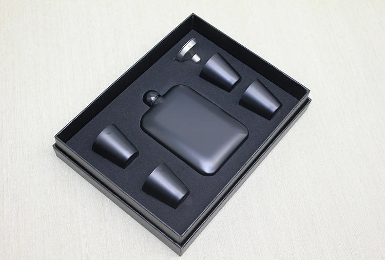 4 Shot Bardaklı Matara Seti Siyah ( Lisinya )