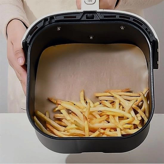 50 Adet Air Fryer Pişirme Kağıdı Tek Kullanımlık Yağ Su Geçirmez Yapışmaz Deliksiz Düz Kare Model ( Lisinya )