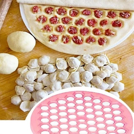 61 Bölmeli Petek Şekilli Pratik Mantı Kesici Açma Kalıbı Mantımatik ( Lisinya ) 61 Bölmeli Petek Şekilli Pratik Mantı Kesici Açma Kalıbı Mantımatik ( Lisinya )