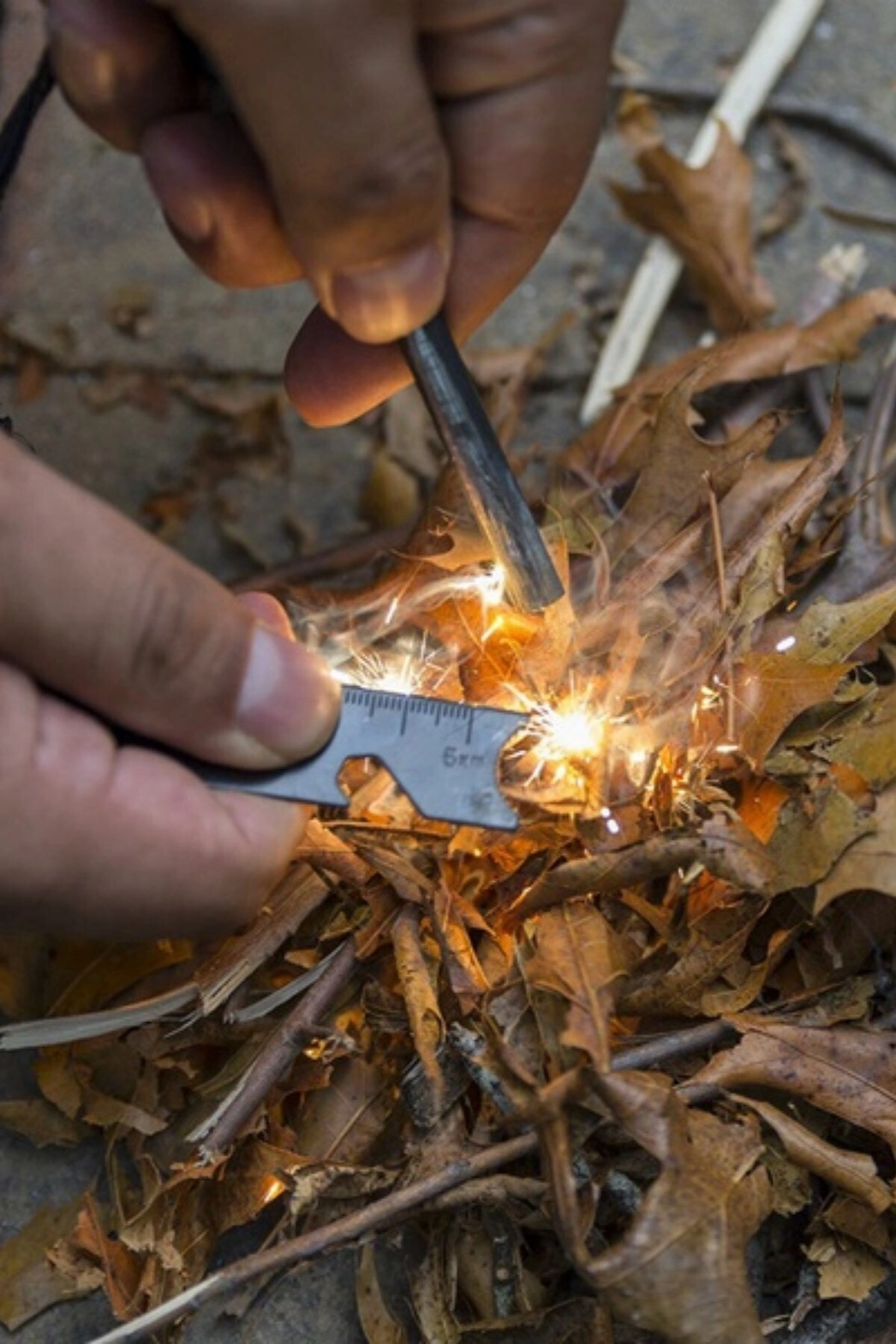 Acil Durum Magnezyum Çubuk Çakmaktaşı Hayatta Kalma Ateş Başlatıcı Çakmak Kiti Düdük Hediyeli ( Lisinya )