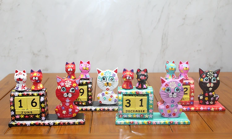 Ahşap Kedili Takvim Orta Boy ( Lisinya )