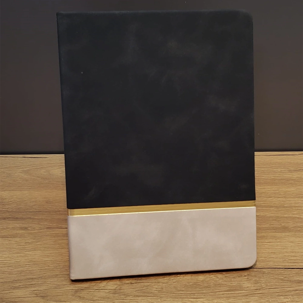Altın Şeritli Siyah Deri Not Defteri ( Lisinya ) Altın Şeritli Siyah Deri Not Defteri ( Lisinya )