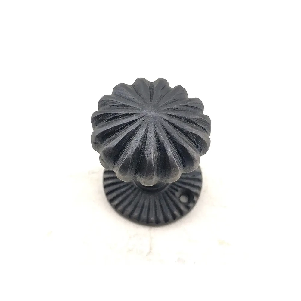 Antika Tarz Dekoratif Pirinç Açarlı Kapı Babası - 50mm, Oksit ( Lisinya ) Antika Tarz Dekoratif Pirinç Açarlı Kapı Babası - 50mm, Oksit ( Lisinya )