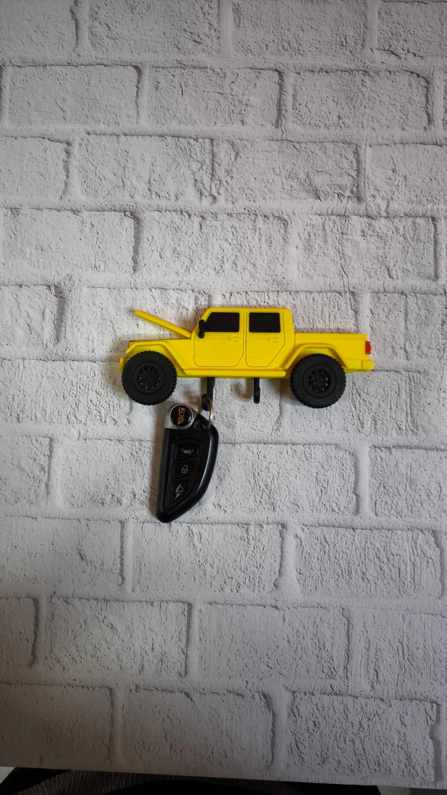 Araba Figürlü Duvar Anahtarlığı Ev Ve Ofis İçin Dekoratif Tasarım ( Lisinya )