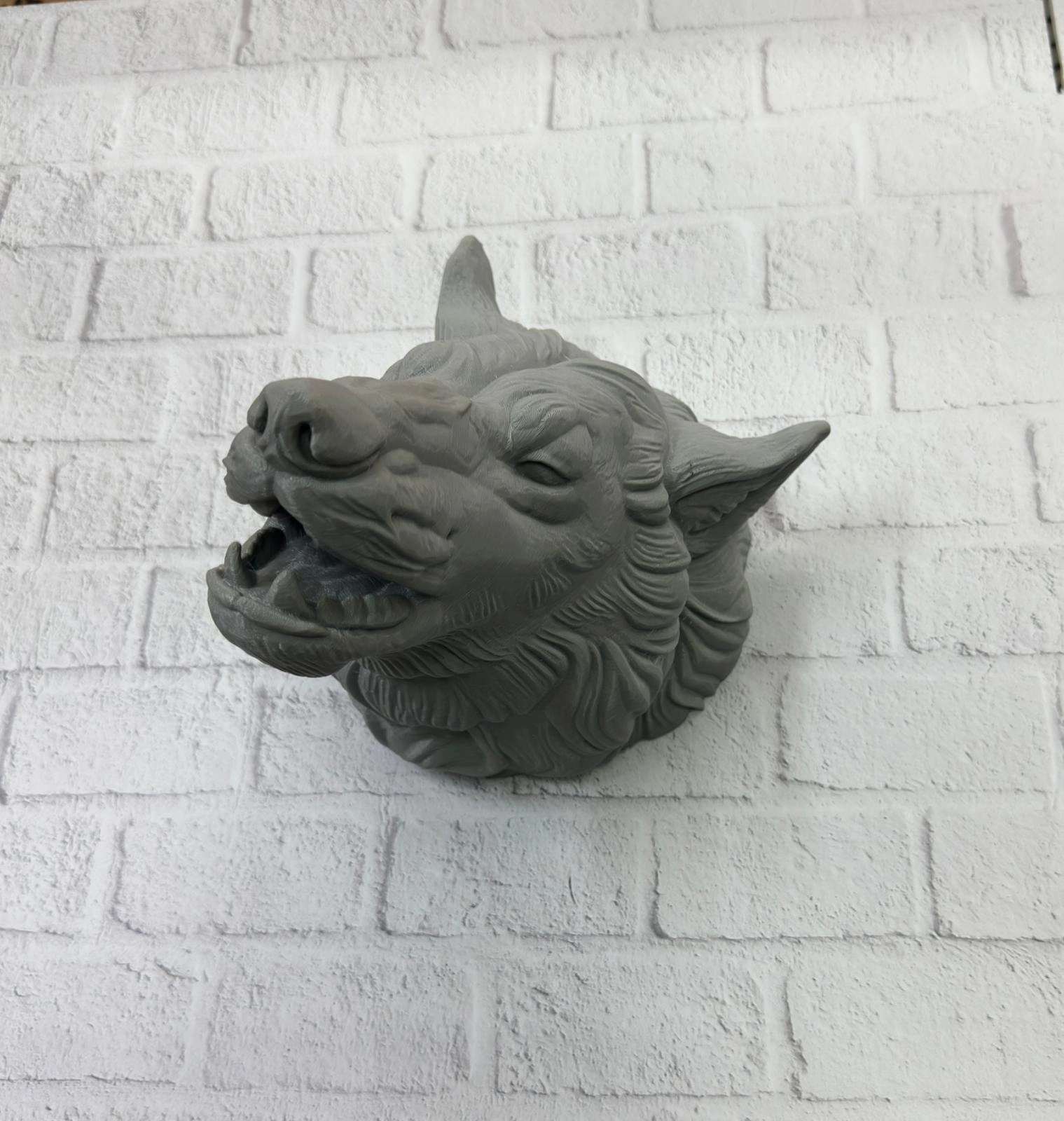 Asılabilir Gri Kurt Heykeli Ev Ofis Duvar Süslemesi Dekoratif ( Lisinya )