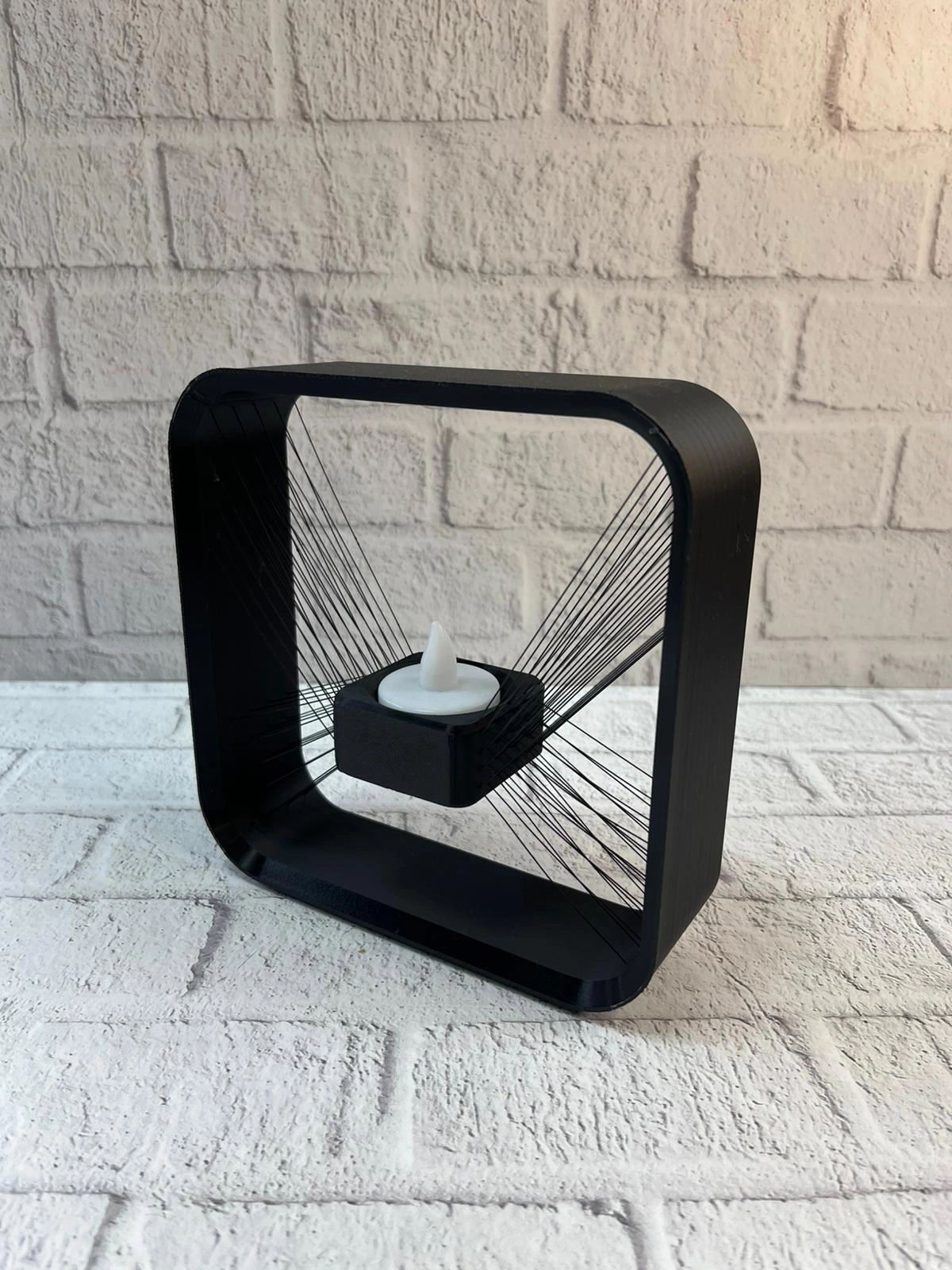 Askılı Kare Mumluk Duvar Dekoru Loş Salon Ve Modern Mekanlar ( Lisinya )