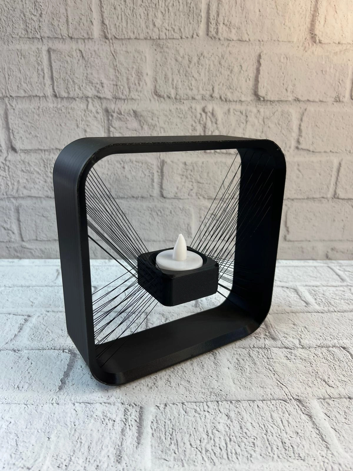 Askılı Kare Mumluk Duvar Dekoru Loş Salon Ve Modern Mekanlar ( Lisinya )