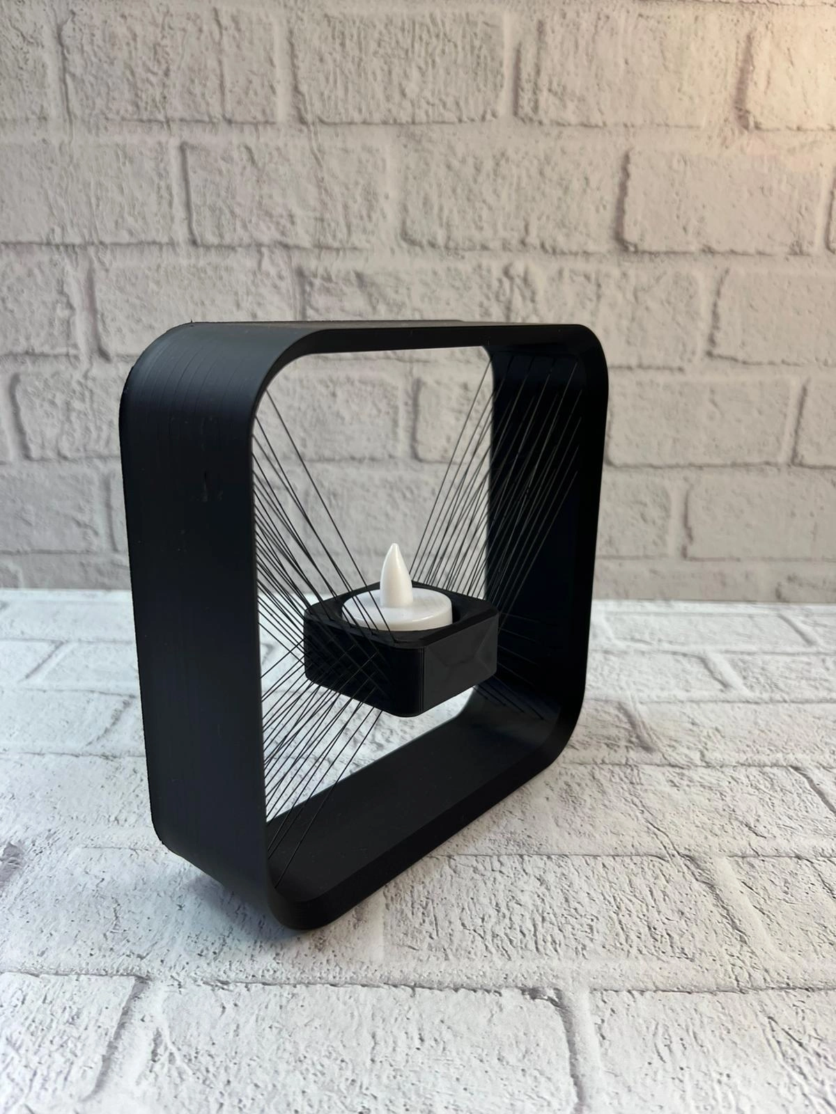 Askılı Kare Mumluk Duvar Dekoru Loş Salon Ve Modern Mekanlar ( Lisinya )