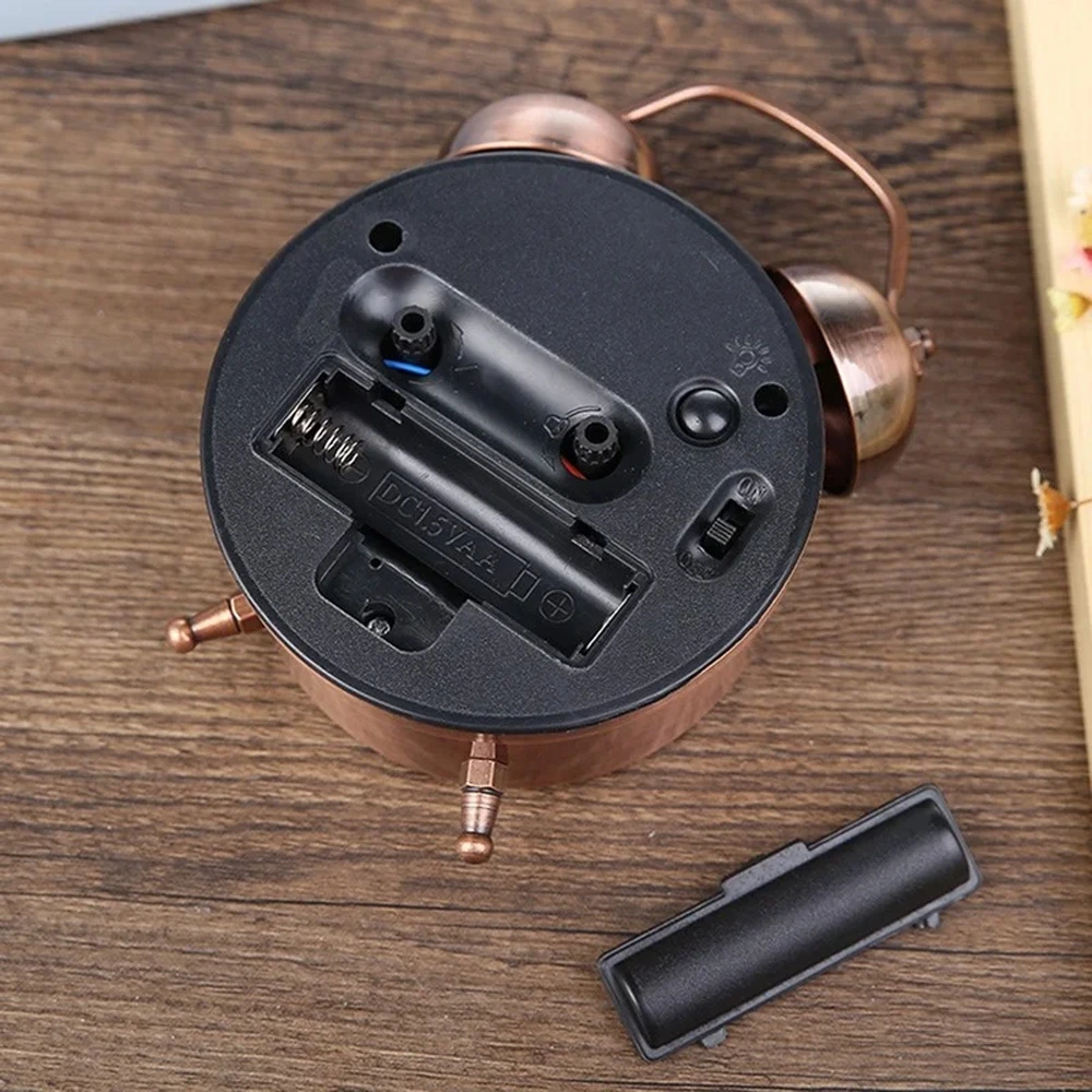 Bakır Metal Alarmlı Masa Saati ( Lisinya ) Bakır Metal Alarmlı Masa Saati ( Lisinya )