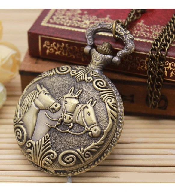 At Büstü Köstekli Saat Model 1 ( Lisinya ) At Büstü Köstekli Saat Model 1 ( Lisinya )