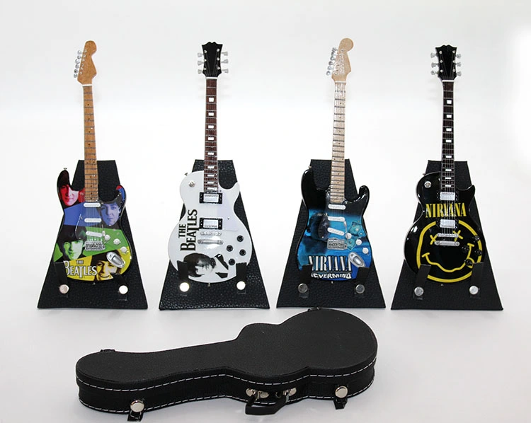 Çantalı Gitar Figürü ( Lisinya ) Çantalı Gitar Figürü ( Lisinya )