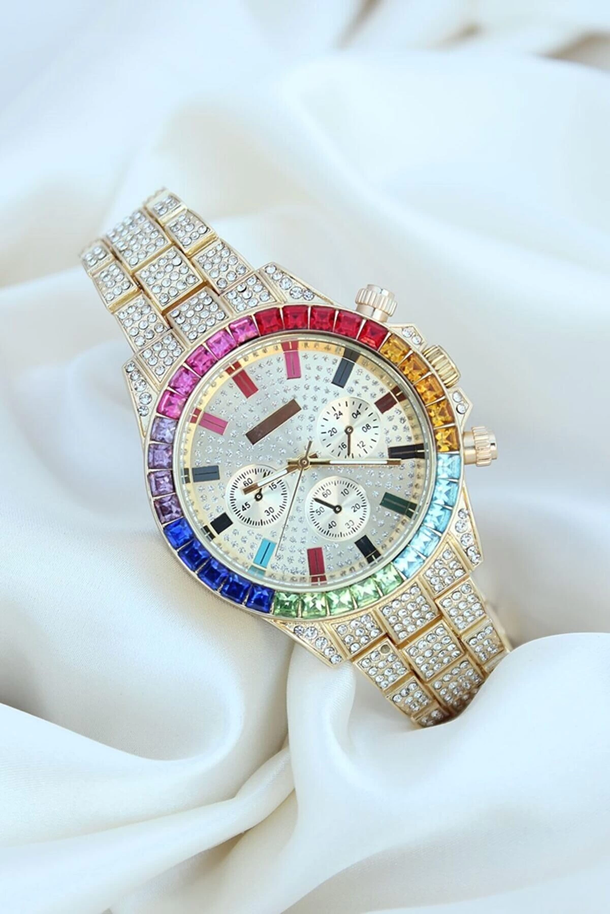 Clariss Trend Gold Metal Kordonlu Zirkon Taş Kaplama Renkli Taşlı Kasa Tasarımlı Lüx Kadın Kol Saati ( Lisinya ) Clariss Trend Gold Metal Kordonlu Zirkon Taş Kaplama Renkli Taşlı Kasa Tasarımlı Lüx Kadın Kol Saati ( Lisinya )