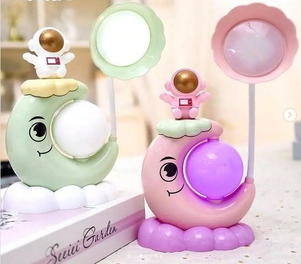 Çocuk Odası Ay Ve Astronot Desenli Gece Lambası ( Lisinya ) Çocuk Odası Ay Ve Astronot Desenli Gece Lambası ( Lisinya )