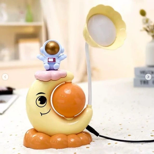 Çocuk Odası Ay Ve Astronot Desenli Gece Lambası ( Lisinya ) Çocuk Odası Ay Ve Astronot Desenli Gece Lambası ( Lisinya )