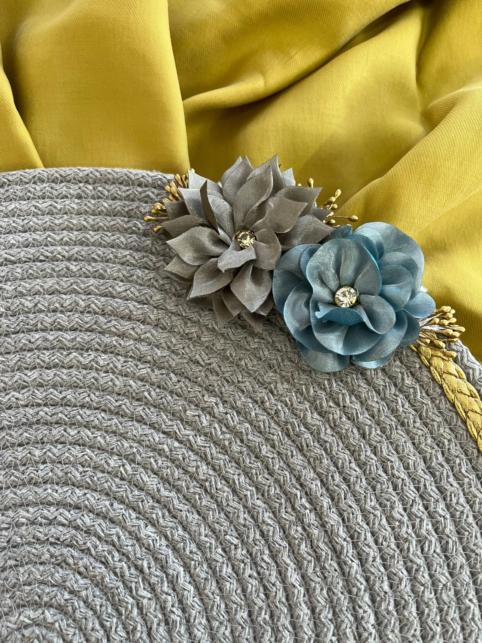 Decohandy 39cm Çiçekli Jüt Örme Supla Amerikan Servis ( Lisinya ) Decohandy 39cm Çiçekli Jüt Örme Supla Amerikan Servis ( Lisinya )