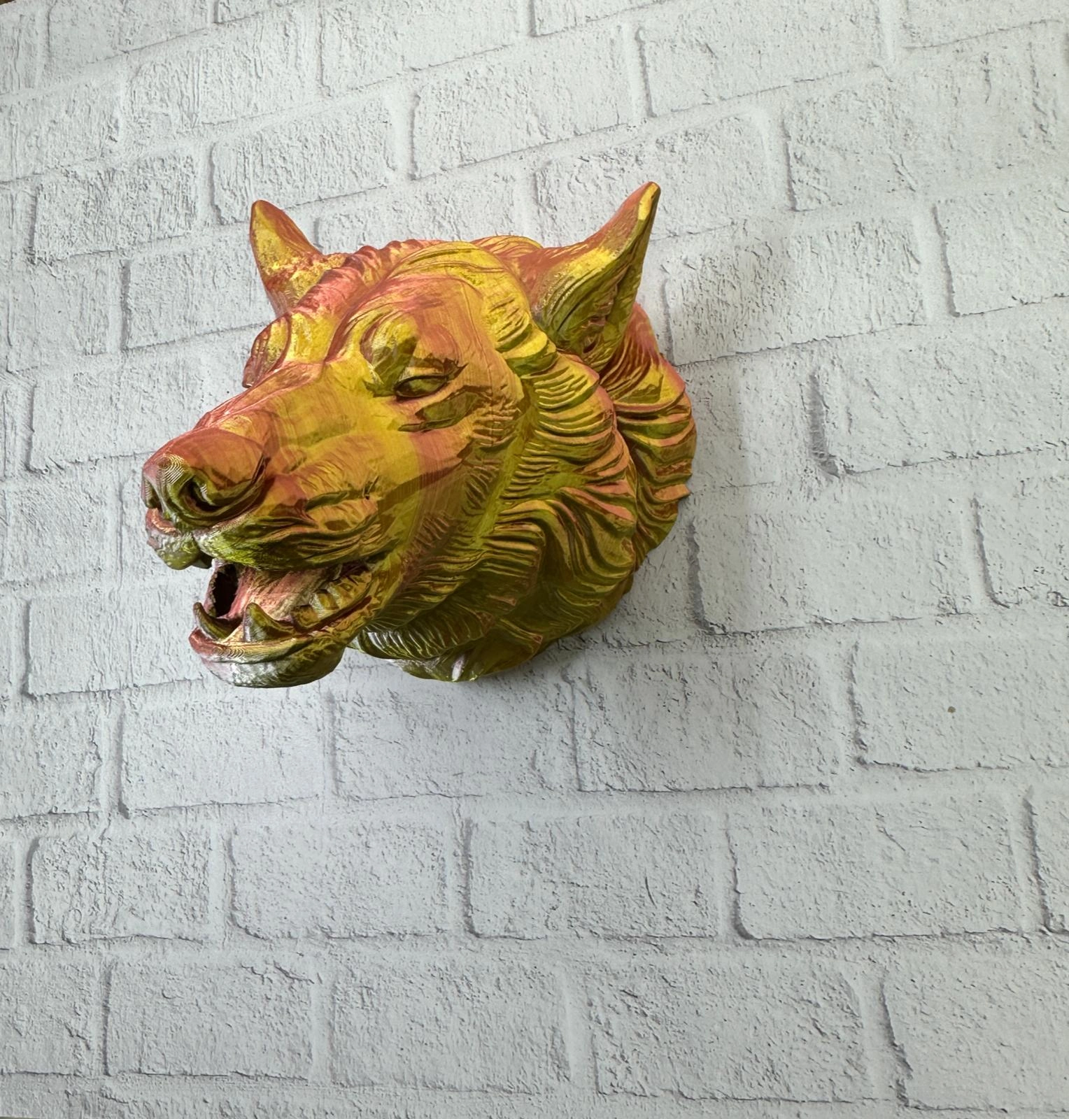 Dekoratif Altın Gold Kurt Duvar Heykeli Asılabilir Hediyelik 25x19 Cm ( Lisinya )