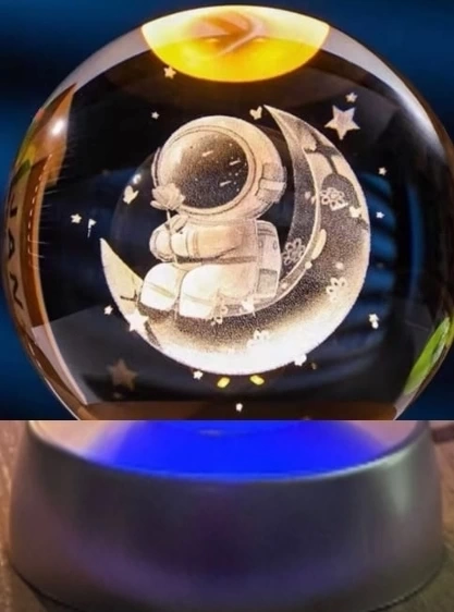 Dekoratif Ay Üstünde Astronot Tasarımlı Plastik Altlıklı Cam Küre ( Lisinya )