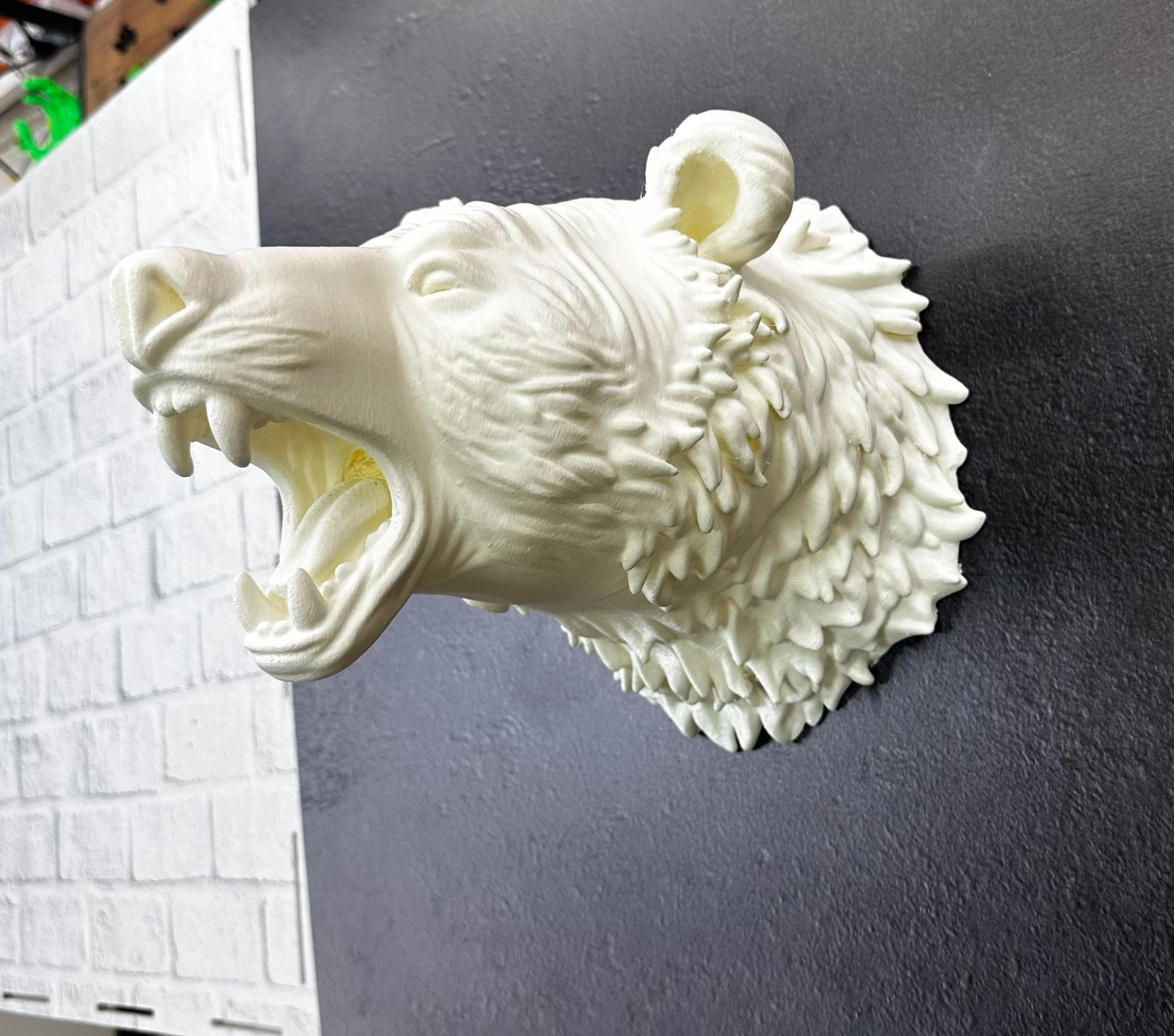 Dekoratif Beyaz Ayı Duvar Heykeli Asılabilir Hediyelik 25x19 Cm ( Lisinya )