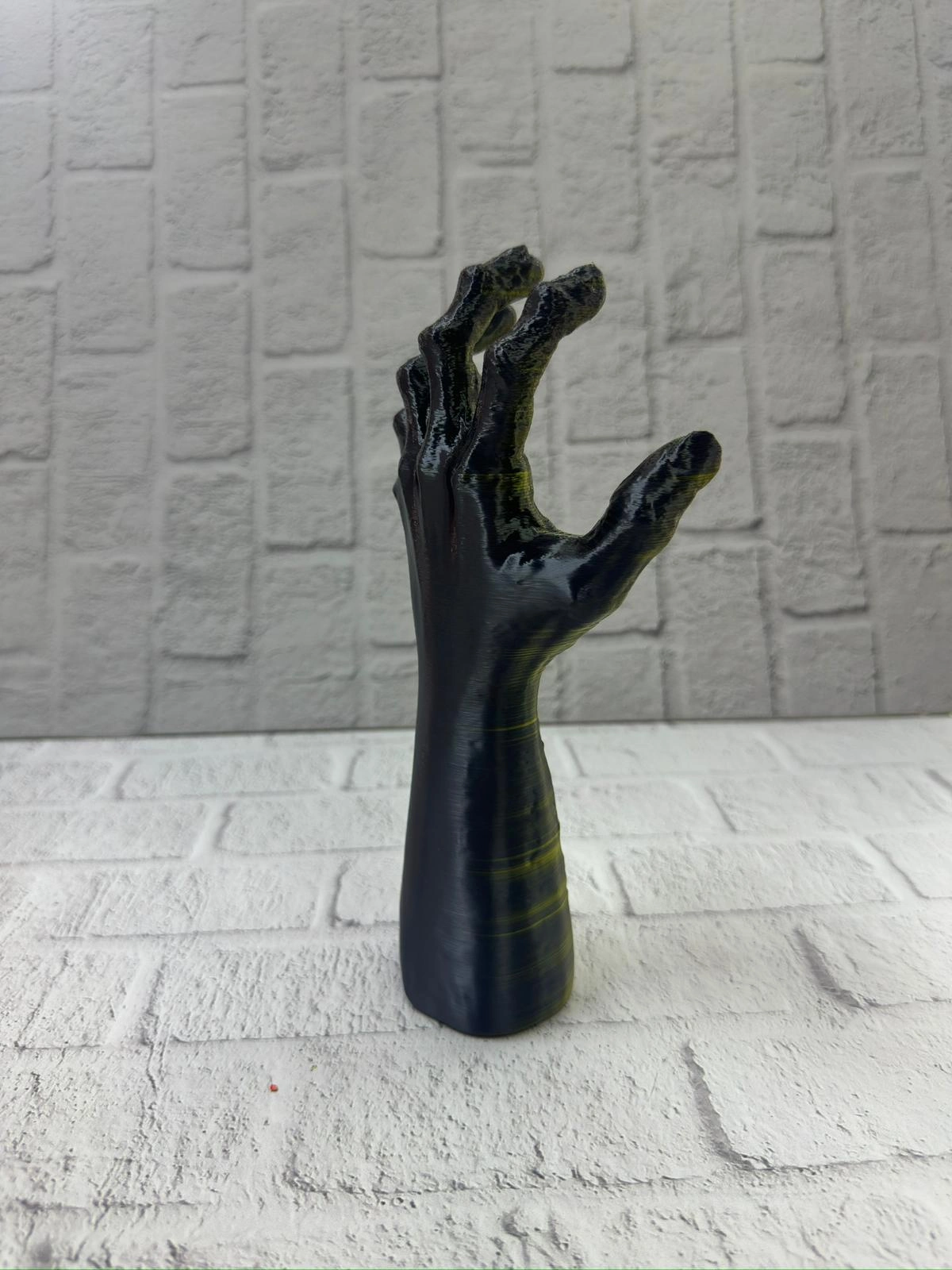 Dekoratif El Heykeli 22×7 Cm Fantastik Koleksiyonluk Masaüstü Figür ( Lisinya )