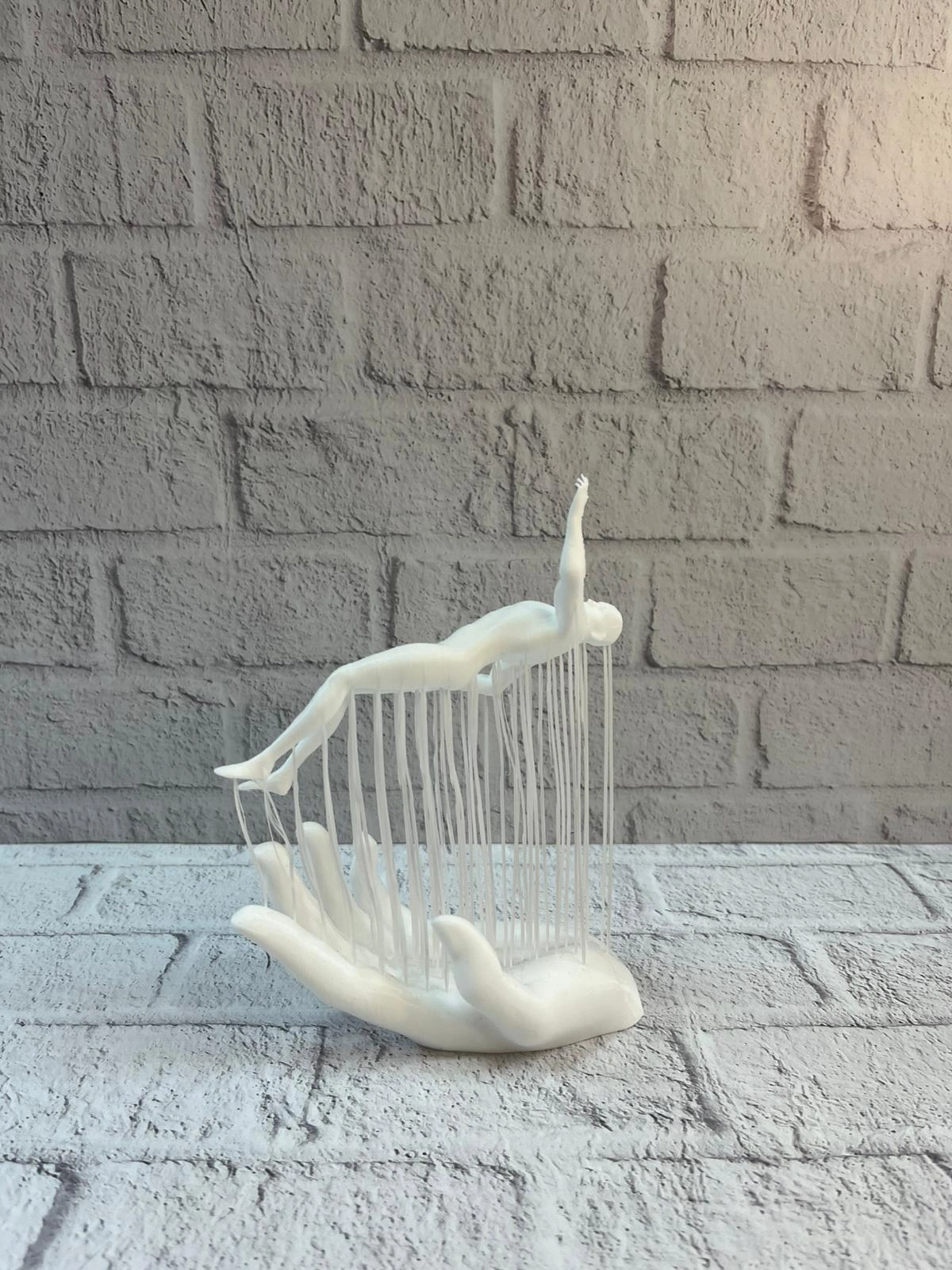 Dekoratif El Üzerinde İnsan Figürü Beyaz Minimal Sanatsal Biblo ( Lisinya )