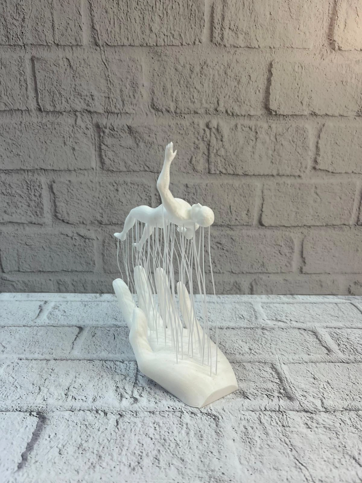 Dekoratif El Üzerinde İnsan Figürü Beyaz Minimal Sanatsal Biblo ( Lisinya )