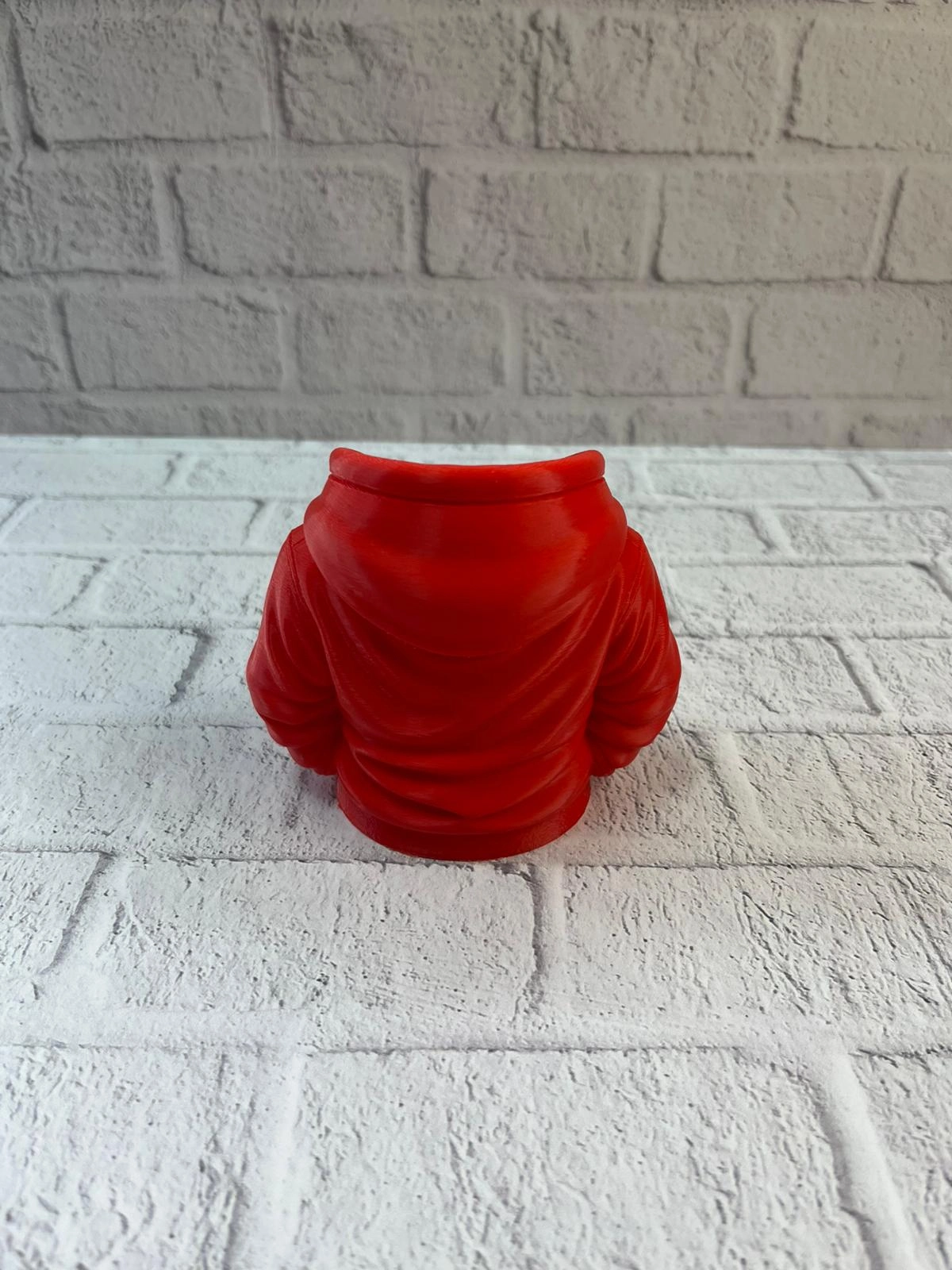 Dekoratif Kırmızı Hoodie Kalemlik 10x10 Cm ( Lisinya )