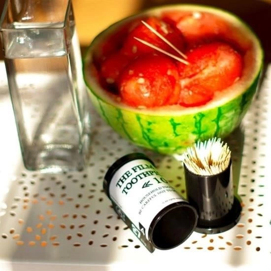 Dörtgen Fotoğraf Filmi Şeklinde Kürdanlık Kürdan Tutucu Kutu ( Lisinya ) Dörtgen Fotoğraf Filmi Şeklinde Kürdanlık Kürdan Tutucu Kutu ( Lisinya )