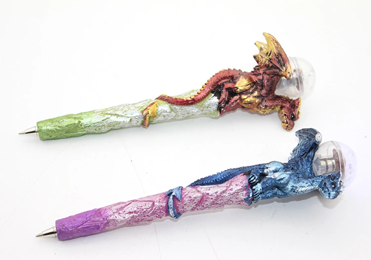 Dragonlu Polyester Işıklı Tükenmez Kalem ( Lisinya ) Dragonlu Polyester Işıklı Tükenmez Kalem ( Lisinya )